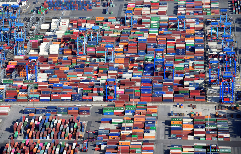 © Reuters. Aerial view of containers at a loading terminal in the port of Hamburg