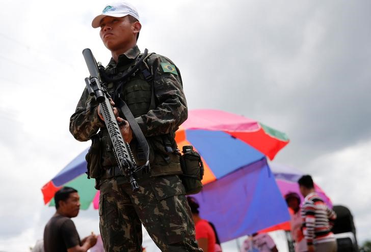 © Reuters. Soldado brasileiro durante exercício em Tabatinga