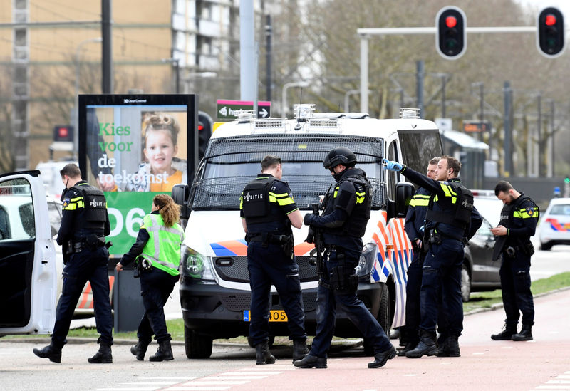 © Reuters. رئيس الوزراء الهولندي: نركز جهودنا على اعتقال "المشتبه به أو المشتبه بهم" في أوتريخت