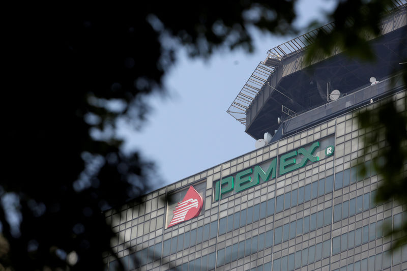 © Reuters. FILE PHOTO: A view of the headquarters of state owned oil company Pemex in Mexico City