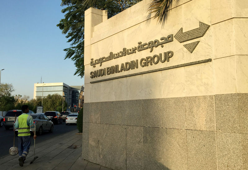 © Reuters. FILE PHOTO: The headquarters of the Saudi Binladin Group is seen in Jeddah