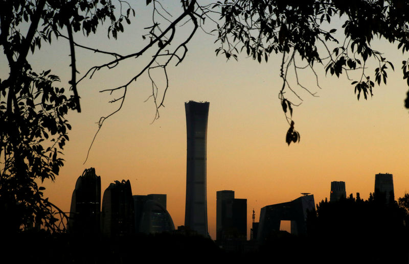 © Reuters. The cityscape of the Beijing Central Business District is silhouetted against the sky during sunset