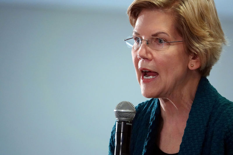 © Reuters. FILE PHOTO: Democratic 2020 U.S. presidential candidate and U.S. Senator Elizabeth Warren (D-MA) speaks to supporters in Memphis