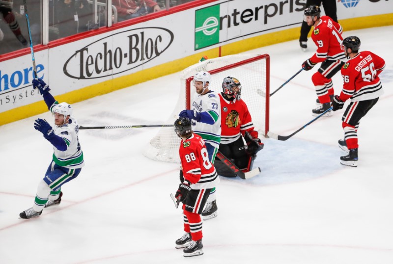 © Reuters. NHL: Vancouver Canucks at Chicago Blackhawks