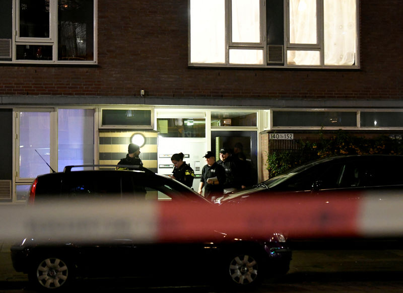 © Reuters. Police officers are seen in front the building where the main suspect of the shooting has been arrested in Utrecht