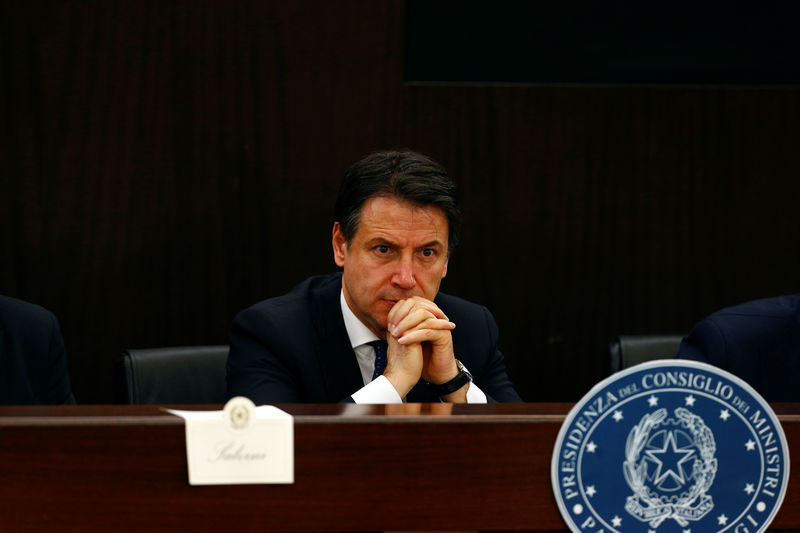 © Reuters. Italian Prime Minister Giuseppe Conte and Deputy Prime Minister Matteo Salvini present plans on how the 500th anniversary of Renaissance master Leonardo da Vinci's death will be marked in Italy, in Rome