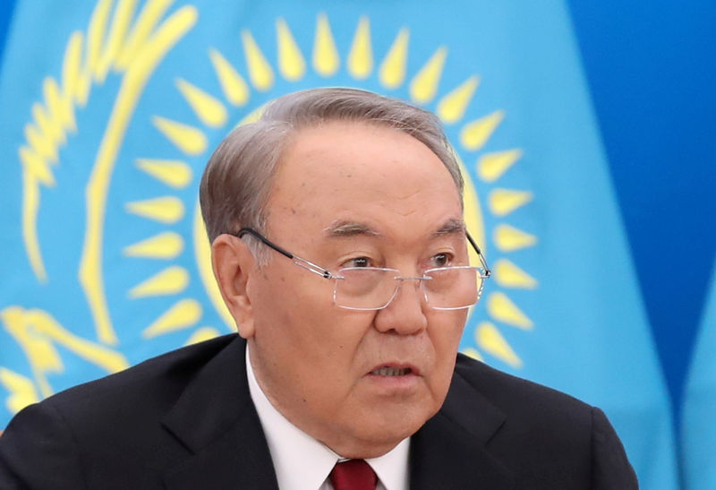 © Reuters. Президент Казахстана Нурсултан Назарбаев выступает с ежегодным посланием к народу в Астане