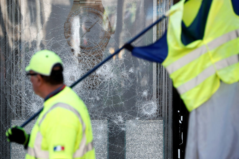 © Reuters. برلمان سويسرا يوافق على إعادة المتشددين إلى بلادهم حتى إذا كانت تمارس التعذيب