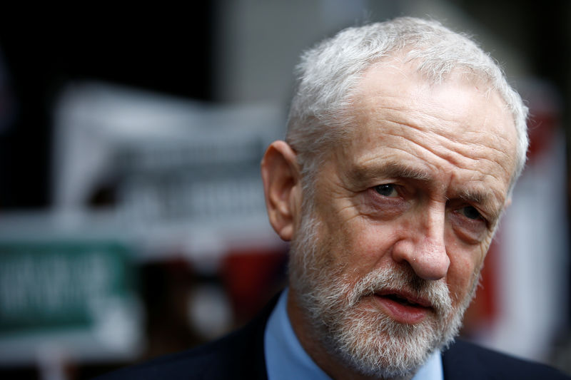© Reuters. FILE PHOTO: Britain's opposition Labour Party leader Jeremy Corbyn speaks to the media outside New Zealand House in London