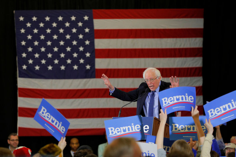 © Reuters. FILE PHOTO: Democratic 2020 U.S. presidential candidate Sanders speaks in Concord