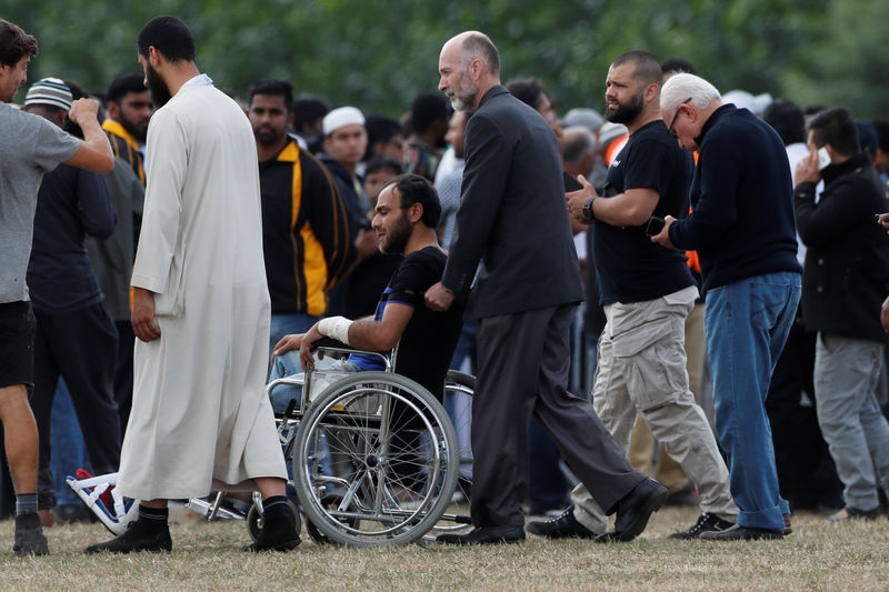 © Reuters. بدء دفن ضحايا حادث إطلاق النار بمسجدين في نيوزيلندا