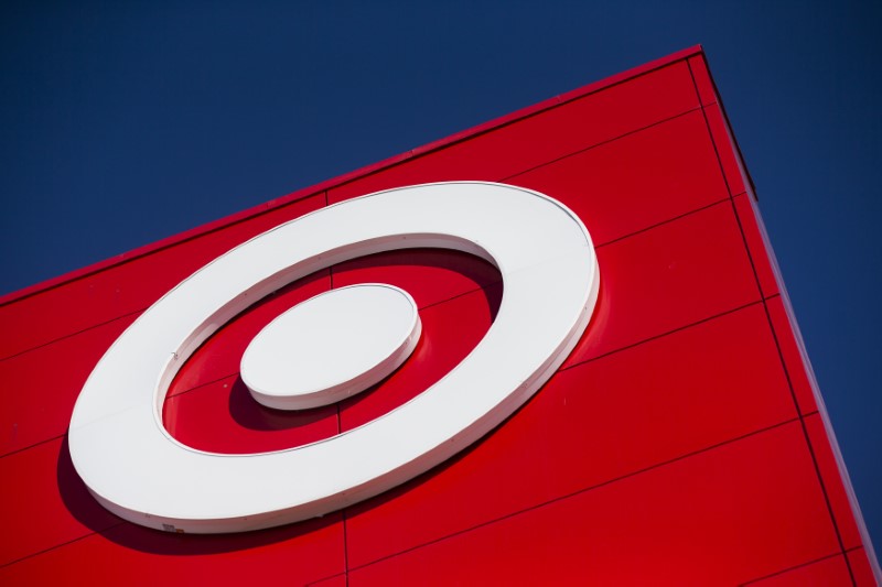 © Reuters. A Target logo is seen during the going-out-of-business sale at Target Canada in Toronto