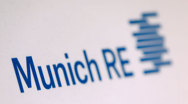 © Reuters. Company logo of German reinsurer Munich Re is seen before company's news conference in Munich