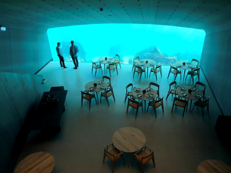 © Reuters. "أندر" أول مطعم أوروبي تحت الماء يفتح أبوابه في النرويج