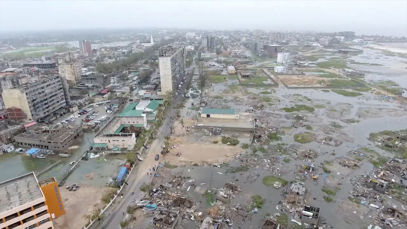 © Reuters. موزامبيق تعلن الحداد ثلاثة أيام بعد مقتل المئات بسبب الإعصار إيداي