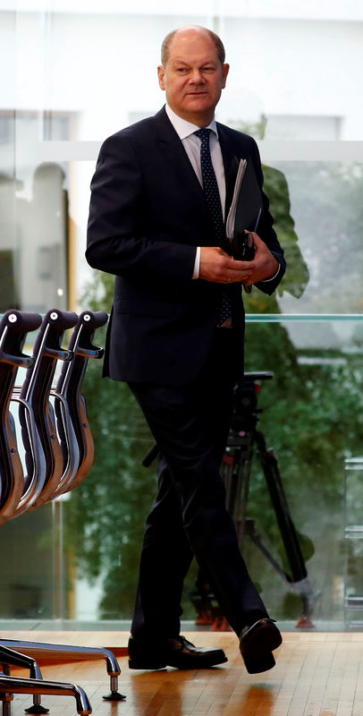 © Reuters. Finance Minister Olaf Scholz addresses a news conference to present the budget plans for 2019 and the upcoming years in Berlin