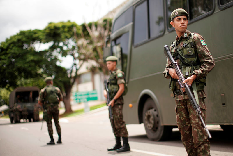 © Reuters. Soldados na Esplanada dos Ministérios, em Brasília