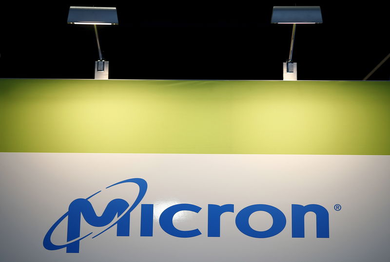 © Reuters. The logo of U.S. memory chip maker MicronTechnology is pictured at their booth at an industrial fair in Frankfurt