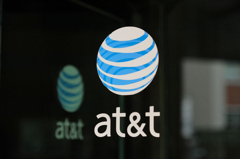 © Reuters. FILE PHOTO: An AT&T logo is seen at a AT&T building in New York City