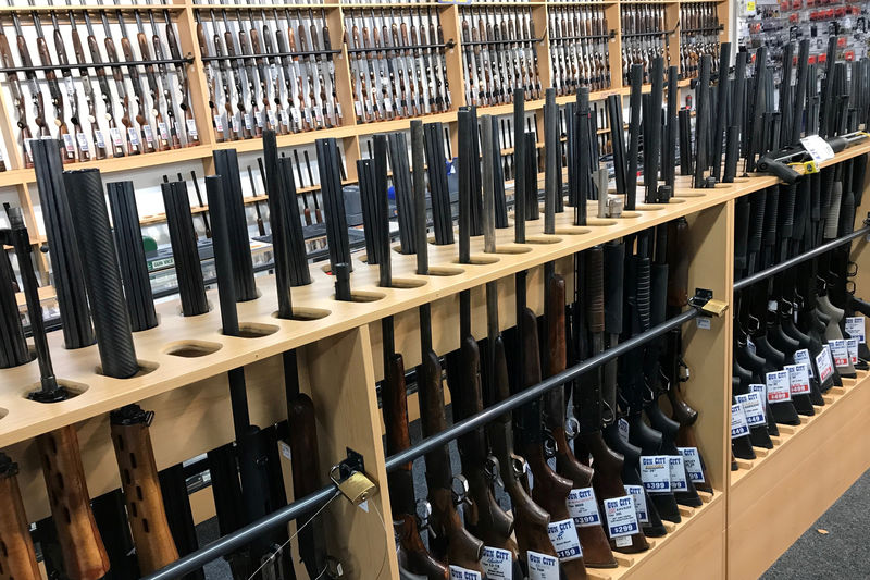 © Reuters. FILE PHOTO: Firearms are displayed at Gun City gunshop in Christchurch