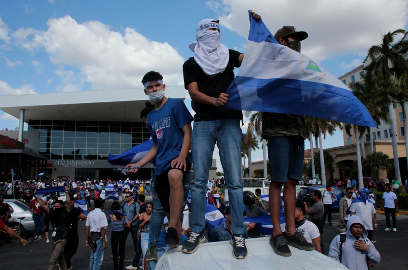 © Reuters. Imagen de archivo de manifestantes durante una protesta contra el gobierno del presidente Daniel Ortega, en Managua
