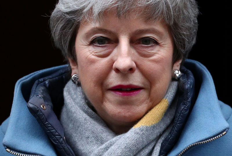 © Reuters. La primera ministra británica, Theresa May, fuera de la residencia del gobierno en Londres.