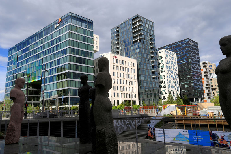 © Reuters. FILE PHOTO: Buildings are seen in the financial district in Oslo,