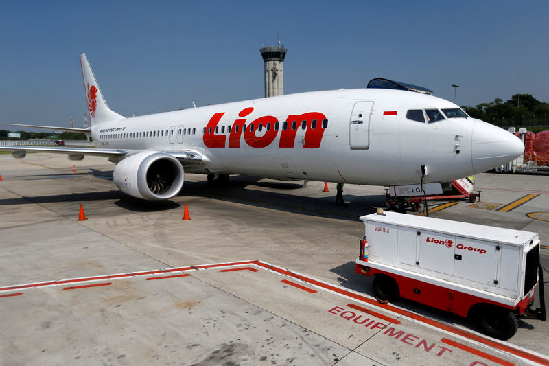 © Reuters. FILE PHOTO: Lion Air's Boeing 737 Max 8 airplane is parked on the tarmac of Soekarno Hatta International airport near Jakarta