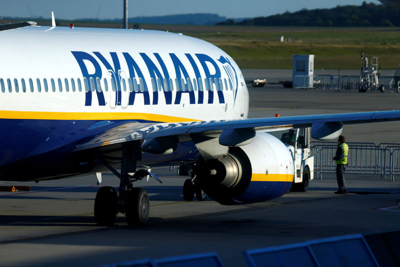 © Reuters. FILE PHOTO: Ryanair pilots and cabin crew stage a 24-hour strike in Germany
