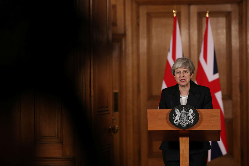 © Reuters. La primera ministra británica, Theresa May, realiza declaraciones sobre el Brexit en Downing Street