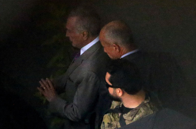 © Reuters. El expresidente de Brasil Michel Temer en el aeropuerto de Guarulhos en Sao Paulo.