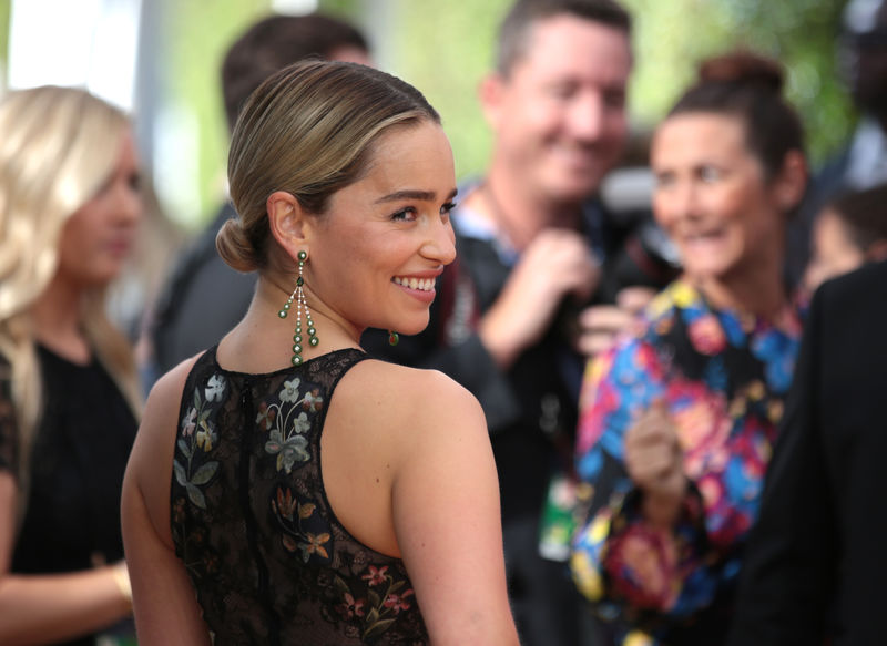 © Reuters. Foto de archivo de Emilia Clark llegando a la entrega de los premios Emmy