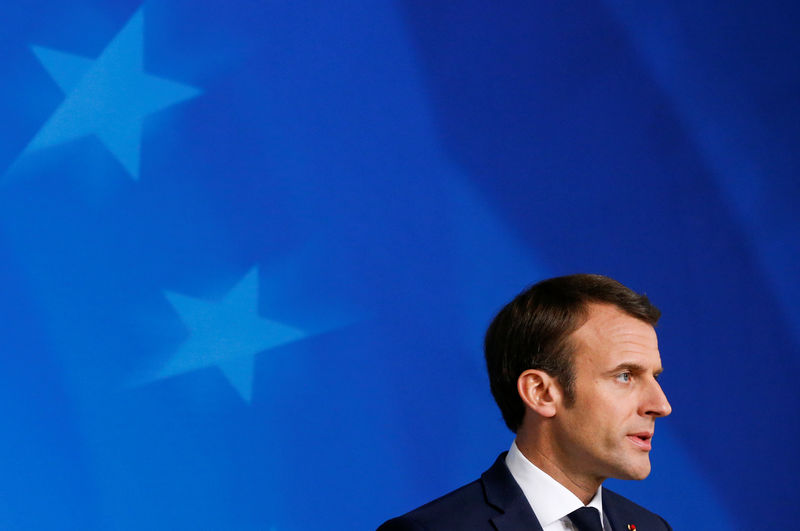 © Reuters. LE TEMPS DE LA NAÏVETÉ DE L'UE ENVERS LA CHINE EST RÉVOLU, SELON MACRON