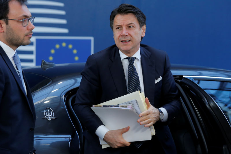 © Reuters. Italian Prime Minister Guiseppe Conte arrives at a European Union leaders summit in Brussels