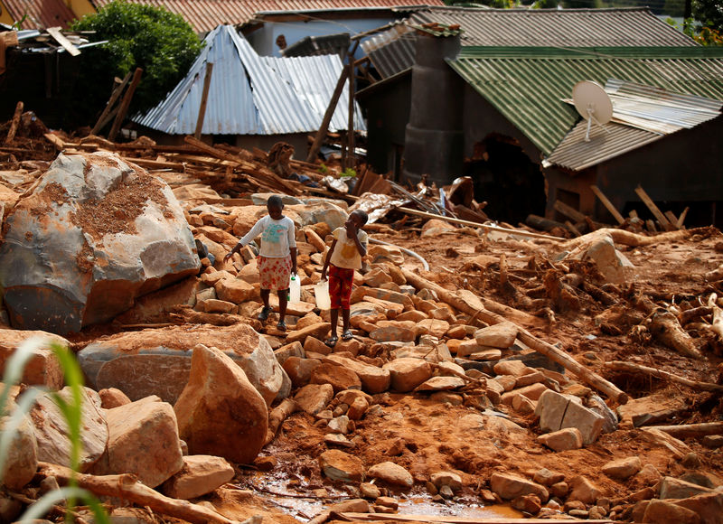 © Reuters. مخاوف من تفشي الأمراض بين الناجين من إعصار إيداي في جنوب القارة الأفريقية