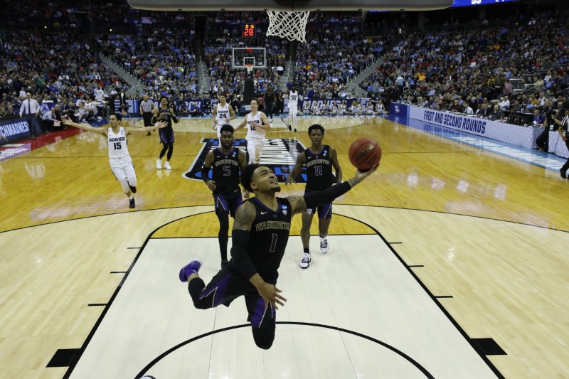 © Reuters. NCAA Basketball: NCAA Tournament-the Washington Huskies vs the Utah State Aggies