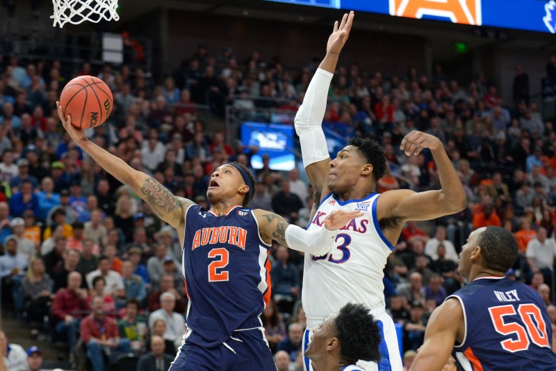© Reuters. NCAA Basketball: NCAA Tournament-Second Round-Auburn vs Kansas