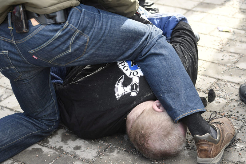 © Reuters. الشرطة: وزير فنلندي يتعرض للتهديد أثناء تجمع انتخابي ولا يصاب بأذى