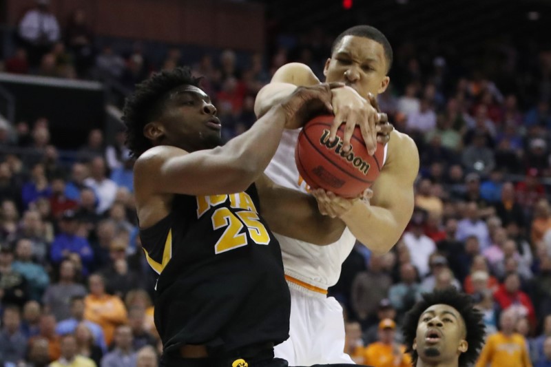 © Reuters. NCAA Basketball: NCAA Tournament-Second Round: University of Iowa vs University of Tennessee