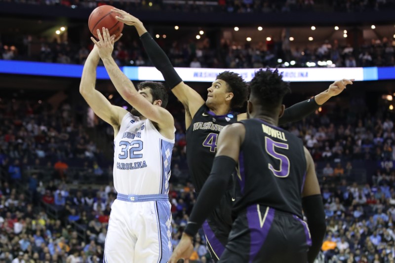 © Reuters. NCAA Basketball: NCAA Tournament-Second Round: University of Washington vs UNC