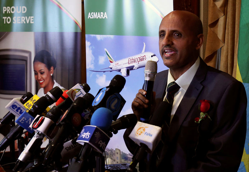 © Reuters. FILE PHOTO: Ethiopian Airlines Chief Executive Officer Tewolde Gebremariam speaks during the ceremony as they resume flights to Eritrea's capital Asmara at the Bole international airport in Addis Ababa