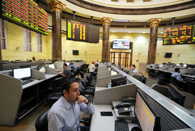 © Reuters. بورصة مصر تهبط بسبب بيع أسهم قيادية والقطاع المالي يرفع قطر