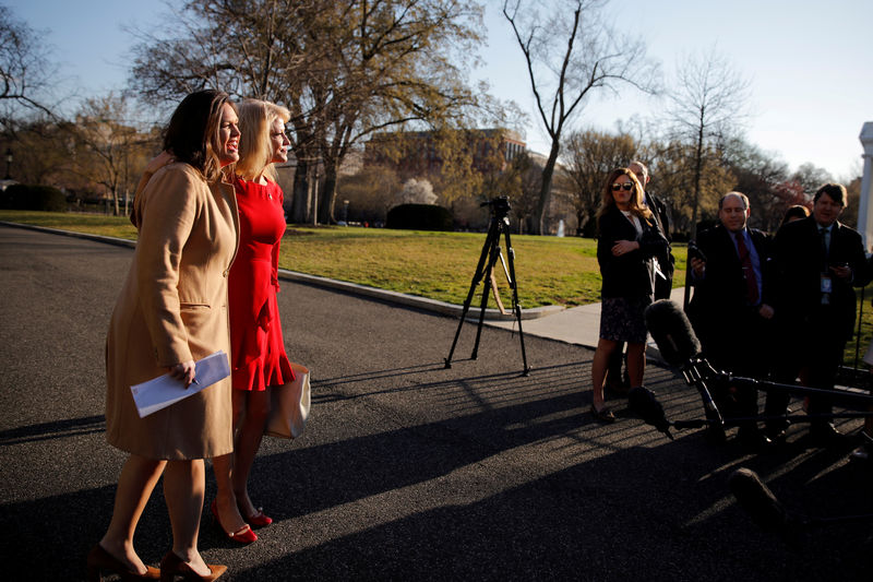 © Reuters. FILE PHOTO: White House Press Secretary Sarah Sanders  and White House Counselor Kellyanne Conway react as they see each other at the White House in Washington, U.S.