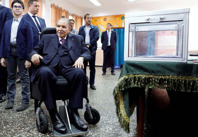 © Reuters. تلفزيون النهار: الرئيس الجزائري يعزل مدير عام التلفزة العمومية