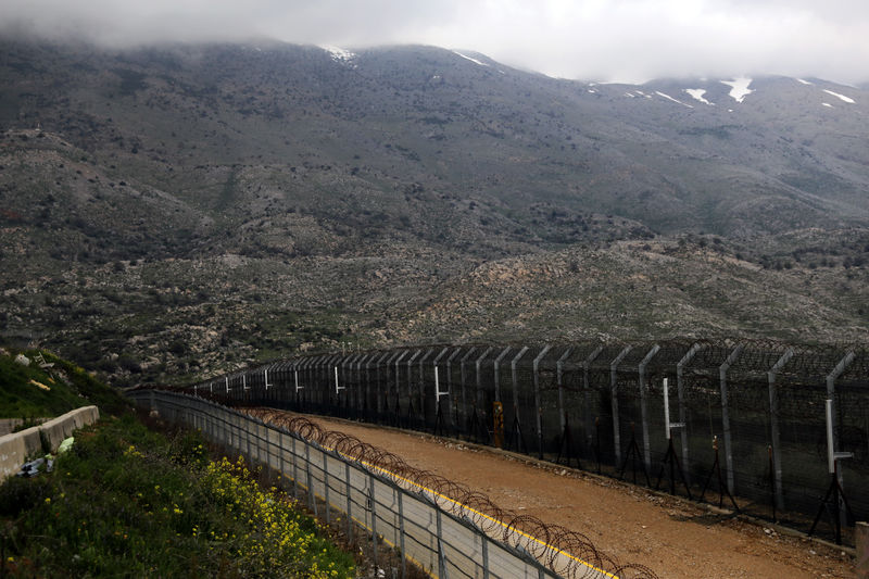 © Reuters. Cercas na linha de cessar-fogo entre Israel e Síria nas Colinas de Golã ocupadas por Israel