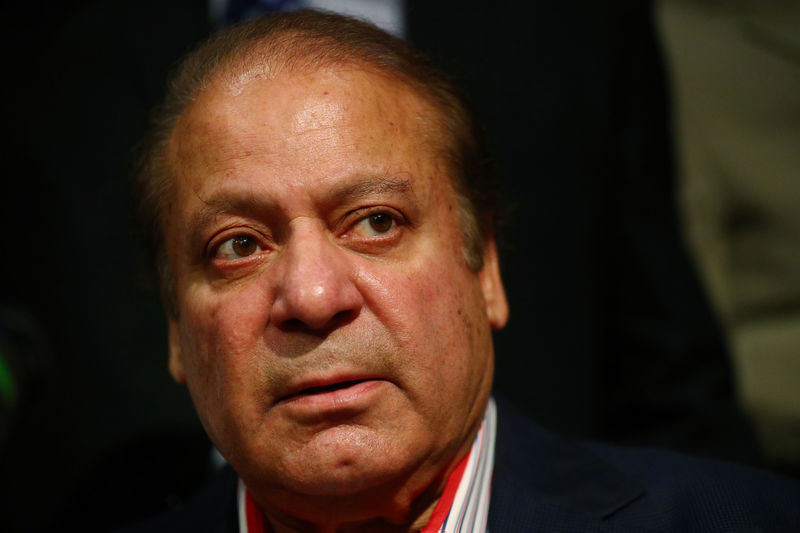 © Reuters. محكمة باكستانية توافق على إخلاء سبيل نواز شريف بكفالة