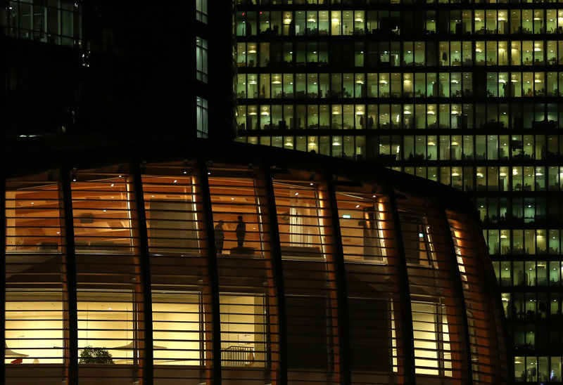 © Reuters. Offices are seen at the Gae Aulenti square at Porta Nuova district downtown Milan