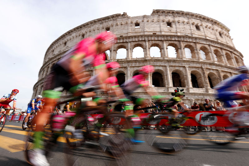 © Reuters. FILE PHOTO: Giro d'Italia