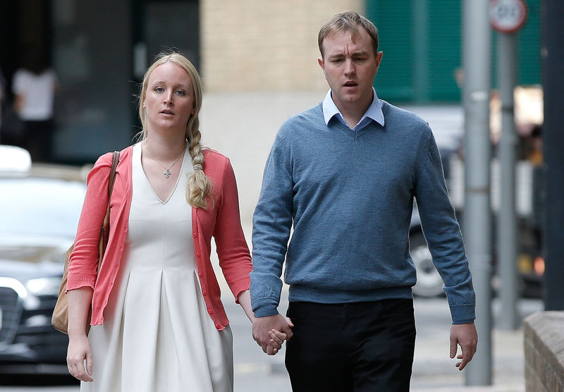 © Reuters. Former trader Tom Hayes arrives at Southwark Crown Court with his wife Sarah, in London, Britain