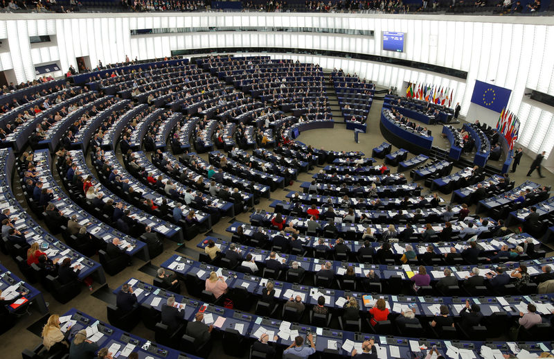 © Reuters. Members of the European Parliament take part in a voting session in Strasbourg